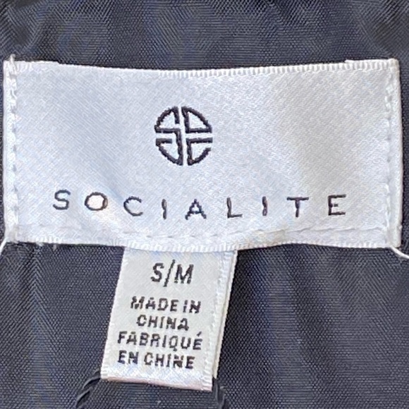 NWT Lightweight Quilted Vest that is a Oversized and Modern Fit Black Size S/M - Picture 3 of 8